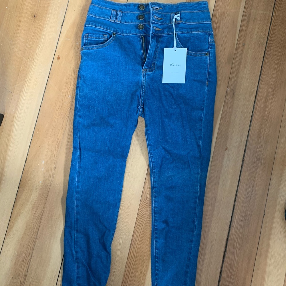 Very high waisted jeans